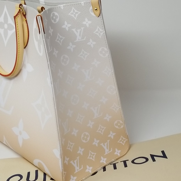 Sold BRAND NEW Louis Vuitton By the Pool Onthego GM - Picture 6 of 9